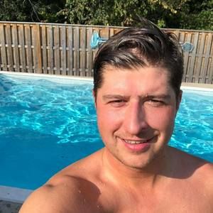 Meet your Posher, Victor